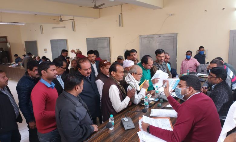 जिलाधिकारी की अध्यक्षता में तहसील सरधना में सम्पन्न हुआ सम्पूर्ण समाधान दिवस 1 111 24