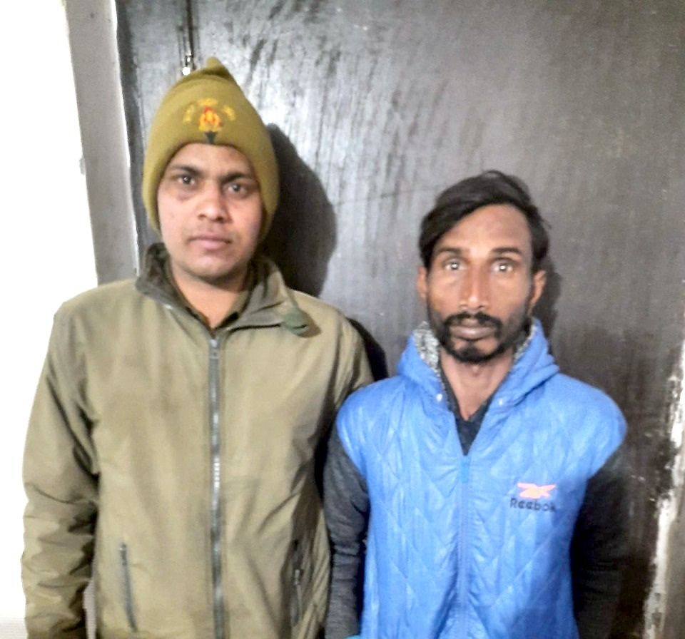 लोनी की न्यू विकास नगर कॉलोनी में सुबह घर में एक बुजुर्ग का शव मिलने से सनसनी 2 112 106