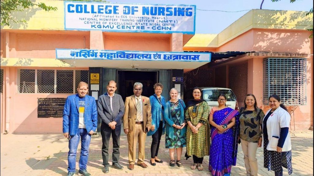नर्सिंग कालेज लाला लाजपतराय स्मारक मेडिकल कॉलेज मेरठ से विश्व एड्स दिवस के उपलक्ष्य में जन जागरूकता रैली 2 112 3