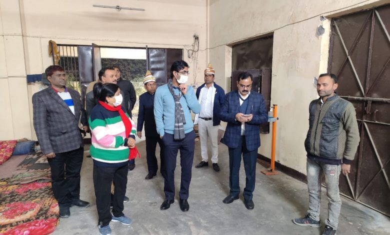 बढ़ती ठंड में आश्रयहीन हेतु निगम ने व्यवस्थित किये शेल्टर होम, गौवंशो का रखा जा रहा है विशेष ध्यान, महापौर तथा नगर आयुक्त ने किया कंबल वितरण 1 113 52