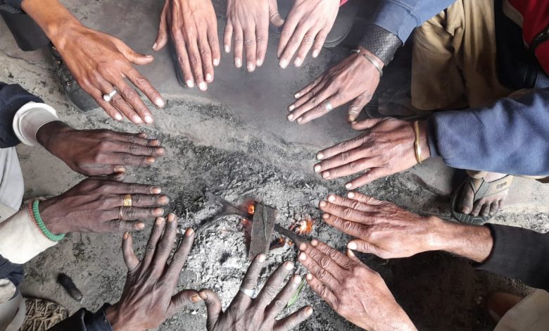 हड्डियाँ कंपा देने वाली ठंड में गरीबों को राहत, सनराइज ग्रीन सोसायटी के रेज़िडेंट्स का एक कंबल ड्राइव मिशन 1 111 15