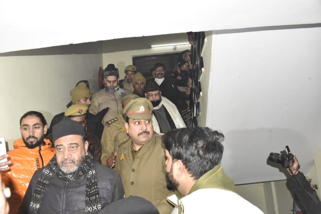 खरखौदा पुलिस द्वारा गैंगस्टर एक्ट में वांछित 25 हजार रूपये के इनामी बसपा सरकार के पूर्व मंत्री याकूब कुरेशी व उसके पुत्र को गिरफ्तार 1 111 22
