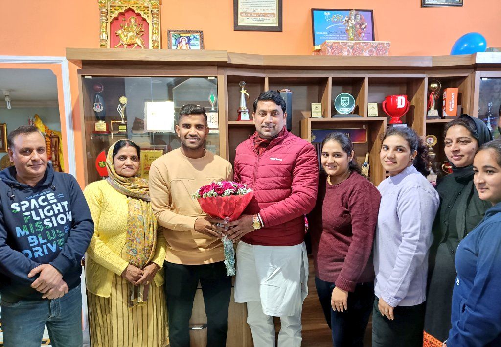 शिवम मावी ने हम सभी को गौरवान्वित करने का किया कार्य- सोमेन्द्र तोमर, ऊर्जा राज्यमंत्री 2 111 25