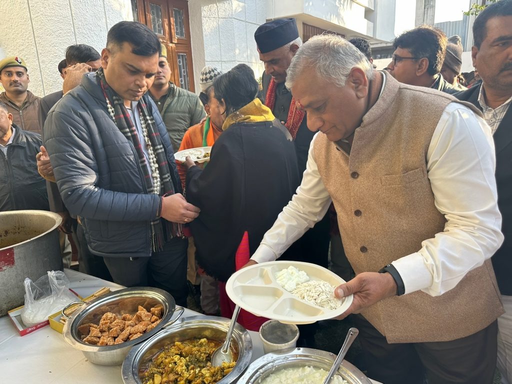 आपसी प्रेम व सद्भाव का प्रतीक है मकर संक्रांति का पर्व - जनरल डॉ. वी.के. सिंह 2 111 43