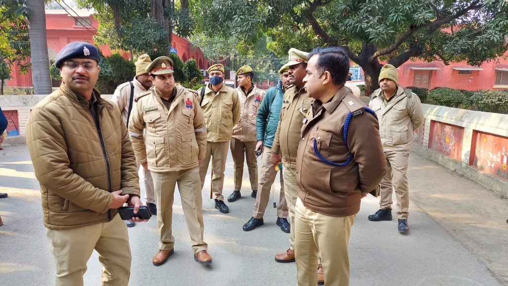 मेरठ कॉलेज में छात्रों के दो गुटों में खूनी झड़प ; एक छात्र को किडनैप करने आया था छात्रों का एक ग्रुप 2 112 33