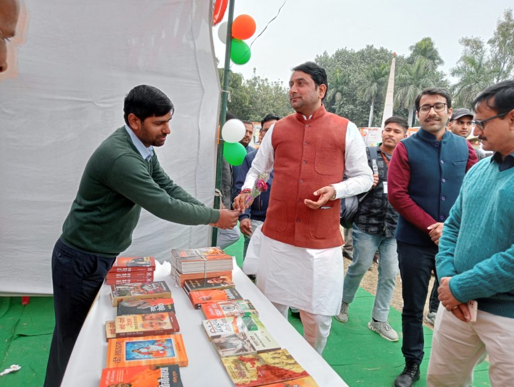 यूपी दिवस के अवसर पर विभिन्न विभागो द्वारा चौ0 चरण सिंह वि0वि0 सुभाष चंद्र बोस प्रेक्षागृह प्रांगण में लगायी गयी तीन दिवसीय प्रदर्शनी 3 112 47