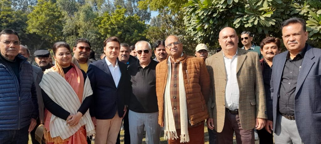 कैन्ट विधायक ने बैडमिंटन बास्केटबॉल वॉलीबॉल कोर्ट का किया लोकार्पण 2 113 20