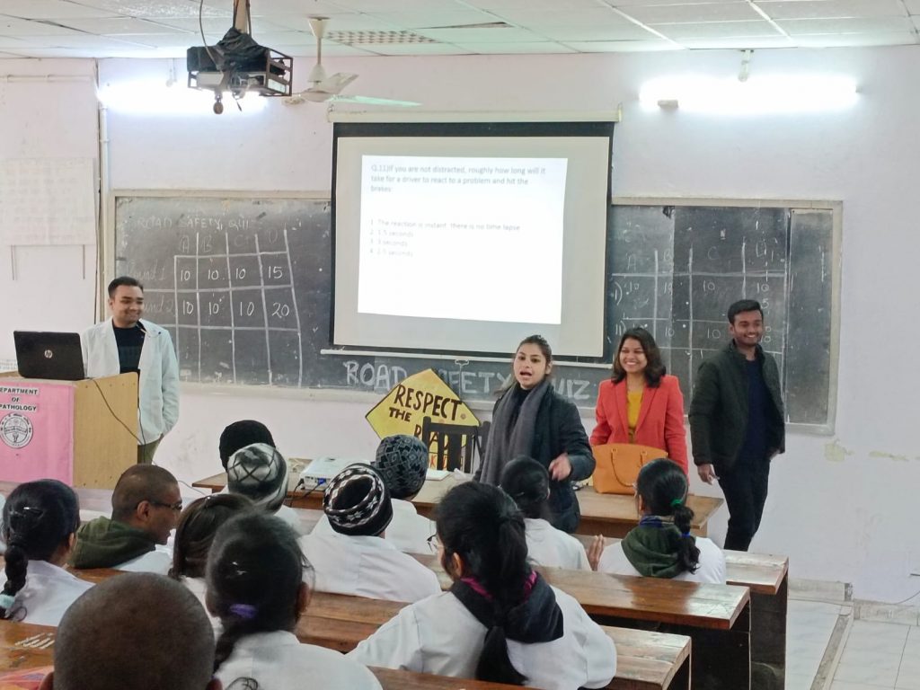 सड़क सुरक्षा पर आधारित क्विज प्रतियोगिता आयोजन 3 113 25