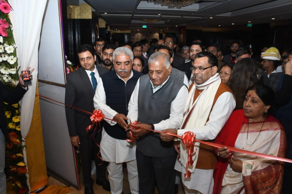 बढ़ते निवेश से गाजियाबाद के लोगों को रोजगार के बेहतर अवसर प्राप्त होंगे और आमदनी बढ़ेगी - जनरल डॉ. वी.के. सिंह 3 113 36