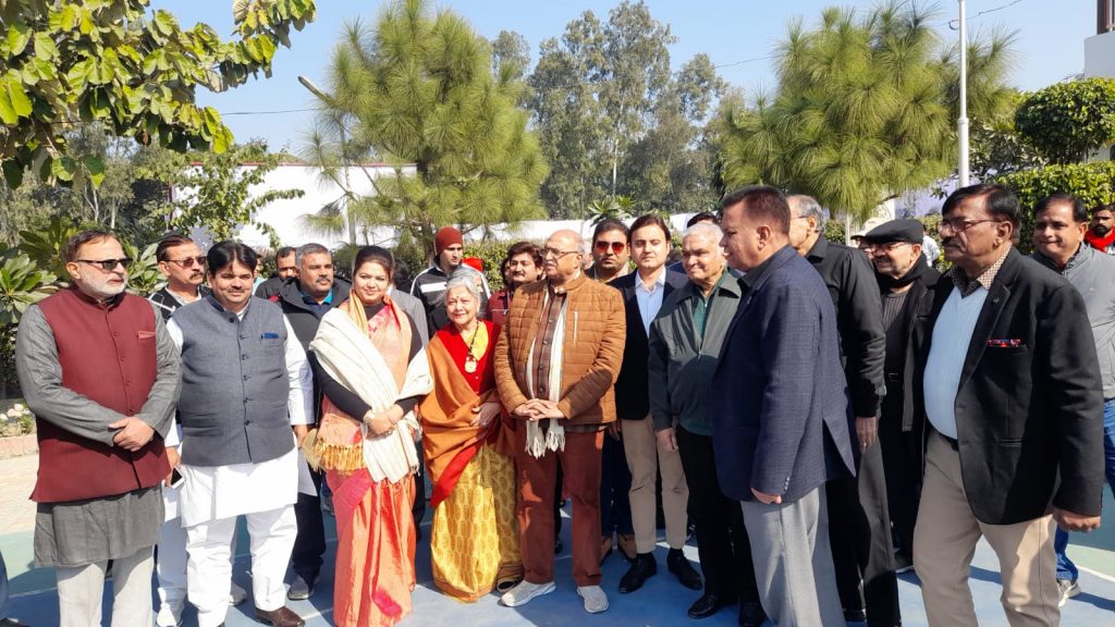 कैन्ट विधायक ने बैडमिंटन बास्केटबॉल वॉलीबॉल कोर्ट का किया लोकार्पण 4 115 11
