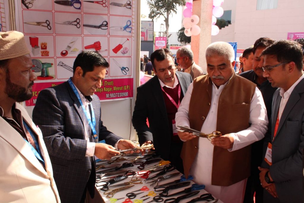 होटल ब्रावुरा गोल्ड रिसोर्ट में किया गया जनपद स्तरीय इन्वेस्टर्स समिट-2023 का आयोजन 7 120 3