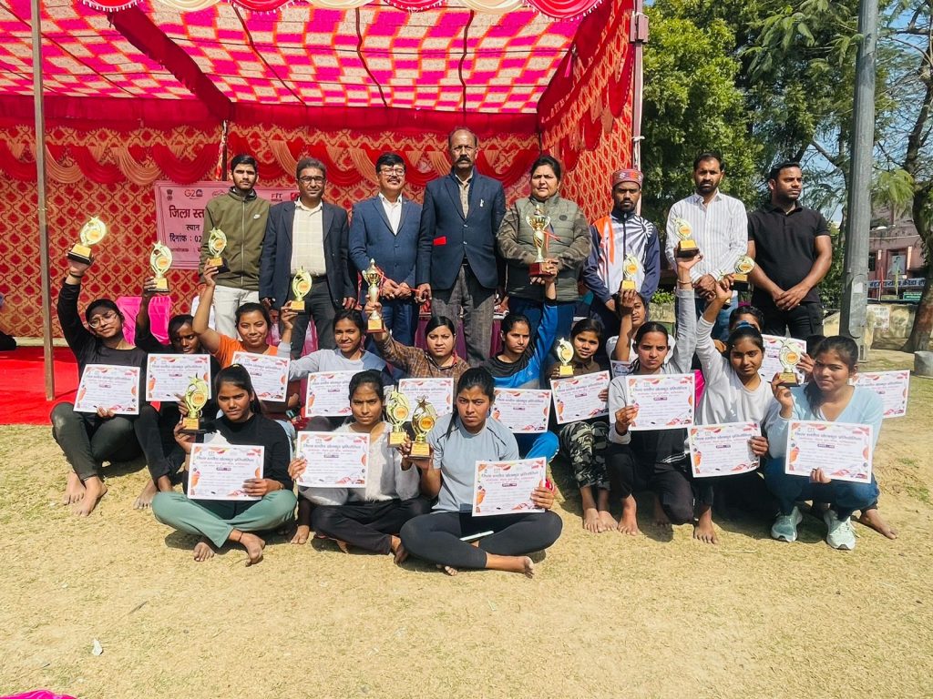 नेहरू युवा केन्द्र गाजियाबाद द्वारा महामाया स्टेडियम में जिला स्तरीय खेल प्रतियोगिता का आयोजन 3 112 2