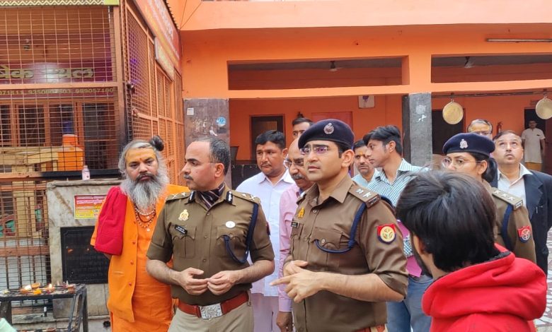 महाशिवरात्रि: सुरक्षा व्यवस्था का जाएजा लेने दूधेश्वर नाथ मंदिर पहुंचे पुलिस कमिश्नर अजय मिश्रा 1 112 23