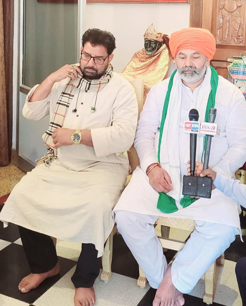 राकेश टिकैत ने कोंडागांव में किसान नेता डॉक्टर राजाराम त्रिपाठी से की मुलाकात; किसानों के मुद्दे पर हुई विस्तार से चर्चा 3 113 21