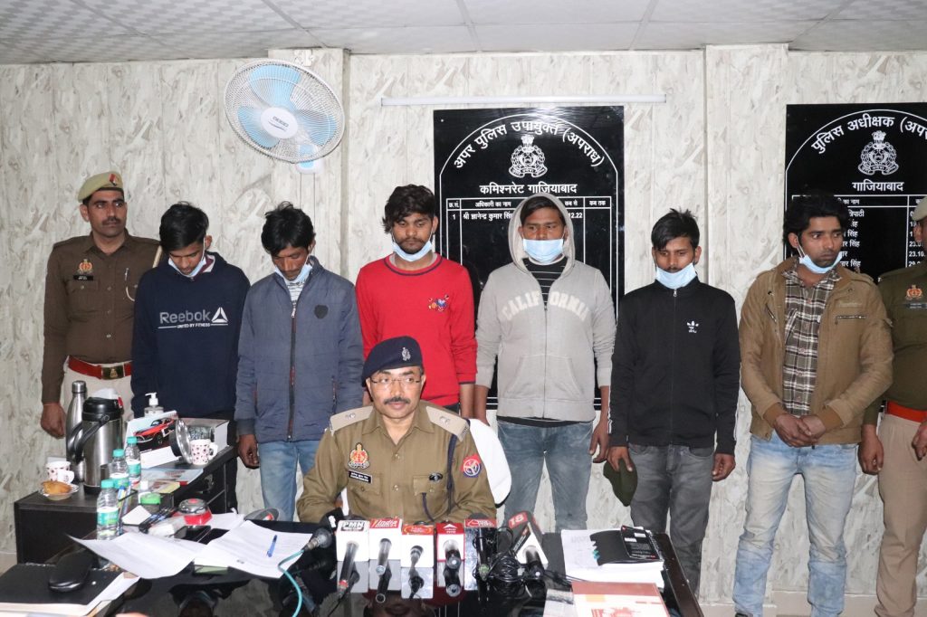 क्राइम ब्रांच की टीम ने आज ऑटो लिफ्टर गैंग को पकड़ते हुए बड़ा खुलासा 1 114 5