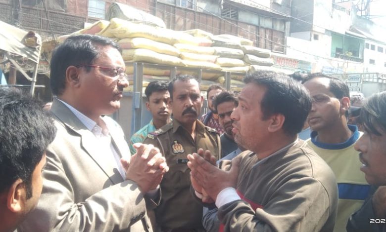 बड़े बकायेदारों पर नगर निगम का एक्शन, हाउस टैक्स ना जमा करने पर कई दुकानों पर की सीलिंग की कार्यवाही 1 111 1