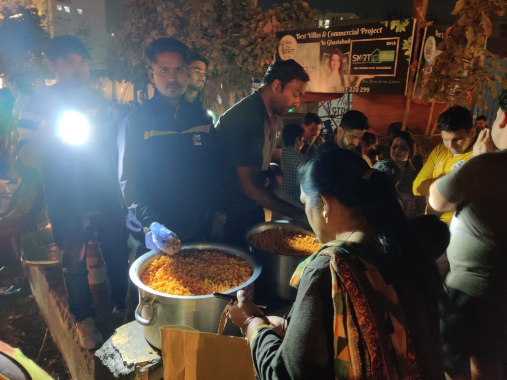 रेन डांस के बीच गाज़ियाबाद में दुल्हेंडी के दिन बरसा रंग 19 111 12