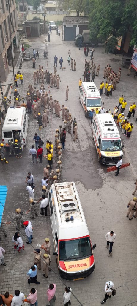 प्रशासन के दिशा निर्देश द्वारा शहर में चलाई गई आज मॉक ड्रिल 2 111 55