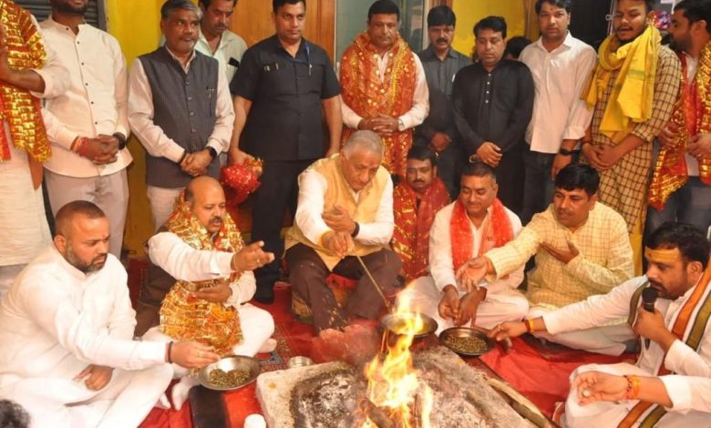 माता की चौकी व गुणगान भजन कार्यक्रम और अखंड रामचरित मानस पाठ में शामिल हुए केंद्रीय राज्यमंत्री 'जनरल डॉक्टर वी.के.सिंह' 1 111 66