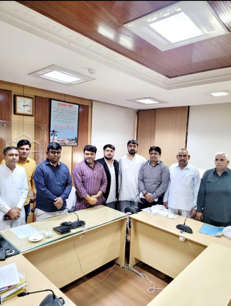 समझौते के अनुपालन में तेजी लाने के लिए 'वसुंधरा योजना' के विस्थापित किसानों ने किया आवास आयुक्त रणवीर प्रसाद का आभार व्यक्त 2 112 36