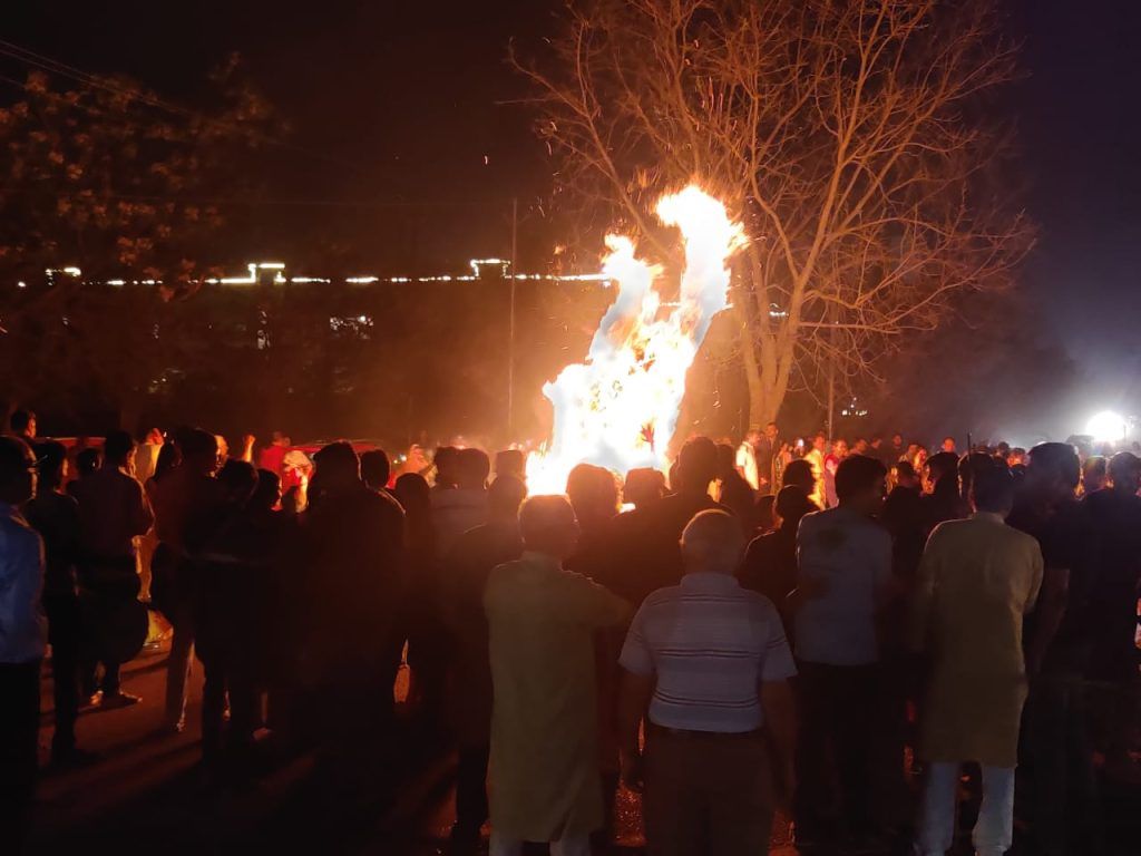 रेन डांस के बीच गाज़ियाबाद में दुल्हेंडी के दिन बरसा रंग 20 112 6