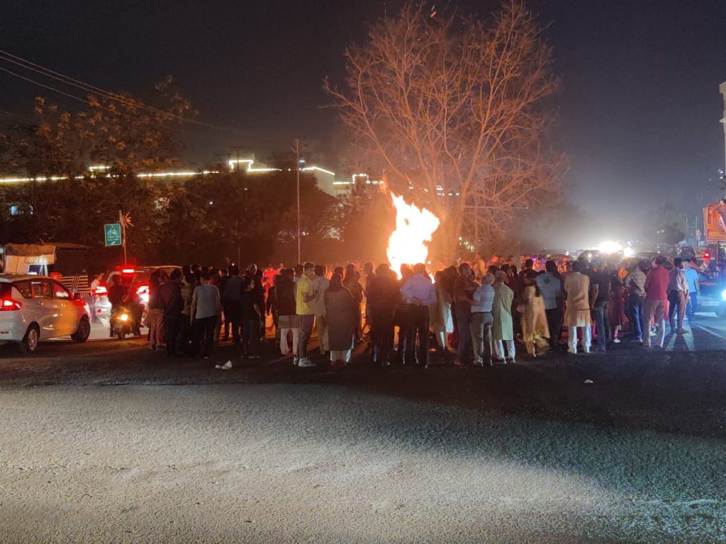 रेन डांस के बीच गाज़ियाबाद में दुल्हेंडी के दिन बरसा रंग 21 113 4