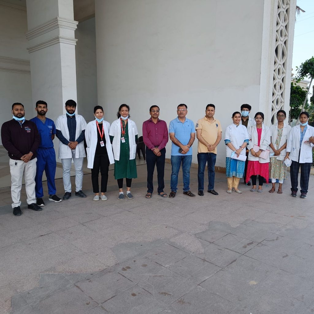 प्रतीक ग्रैंड सिटी में मेडिकल कैंप का आयोजन 4 114 16