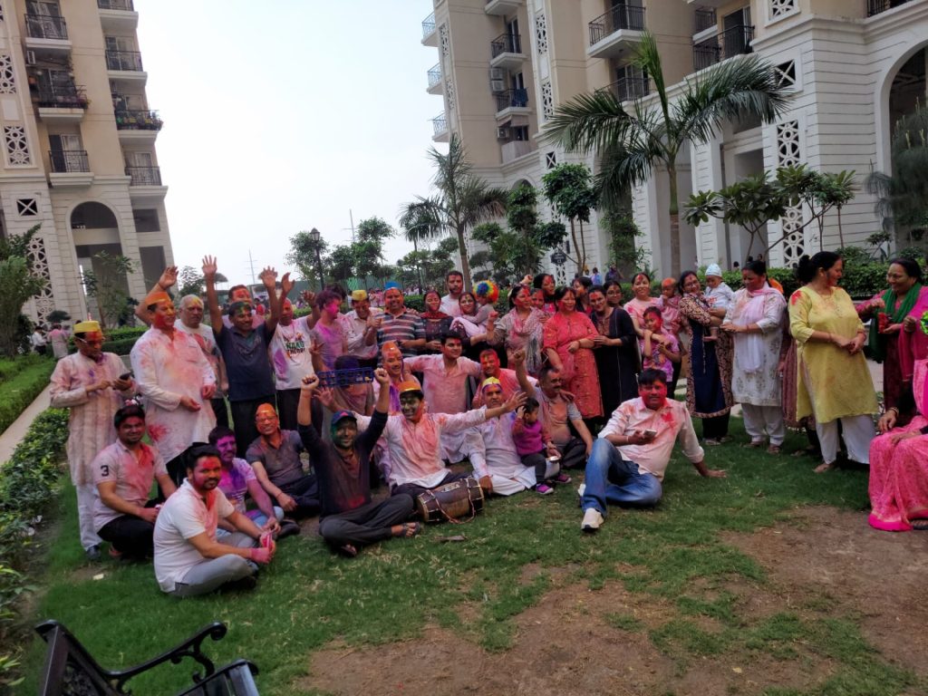 रेन डांस के बीच गाज़ियाबाद में दुल्हेंडी के दिन बरसा रंग 6 114 2