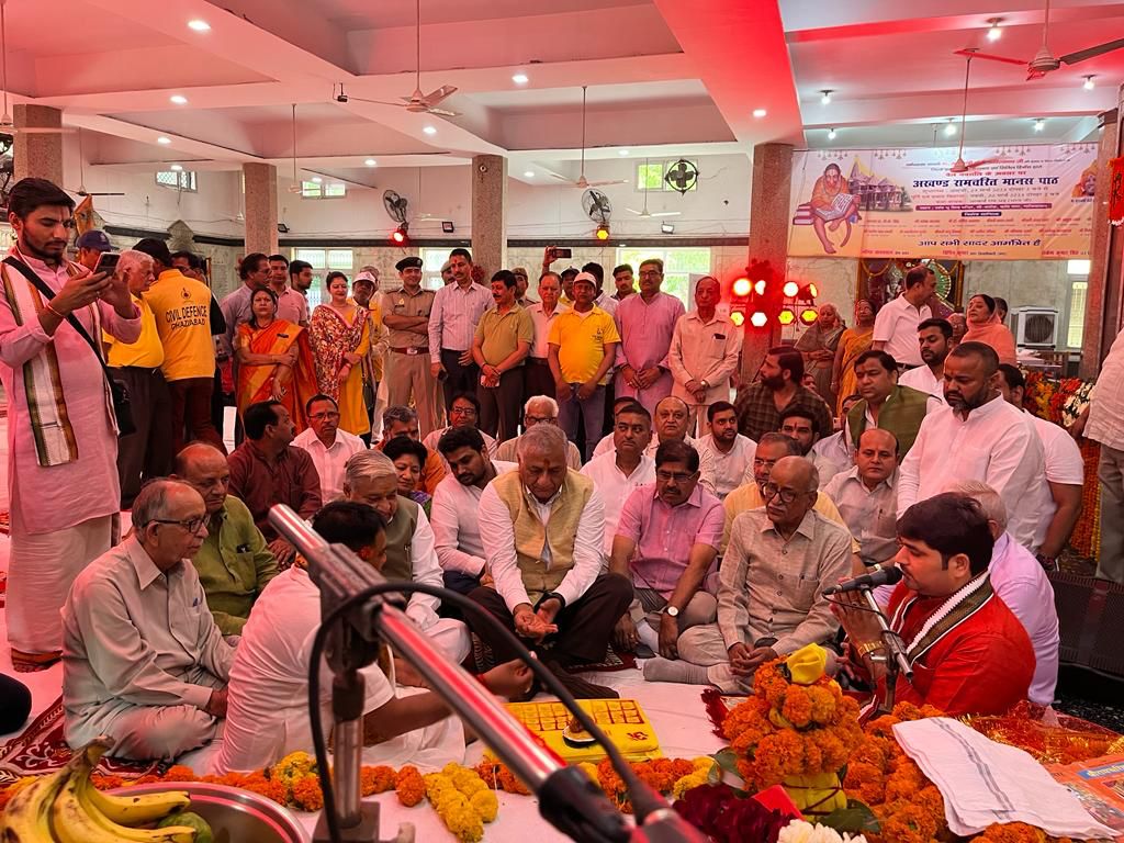 माता की चौकी व गुणगान भजन कार्यक्रम और अखंड रामचरित मानस पाठ में शामिल हुए केंद्रीय राज्यमंत्री 'जनरल डॉक्टर वी.के.सिंह' 6 116 11