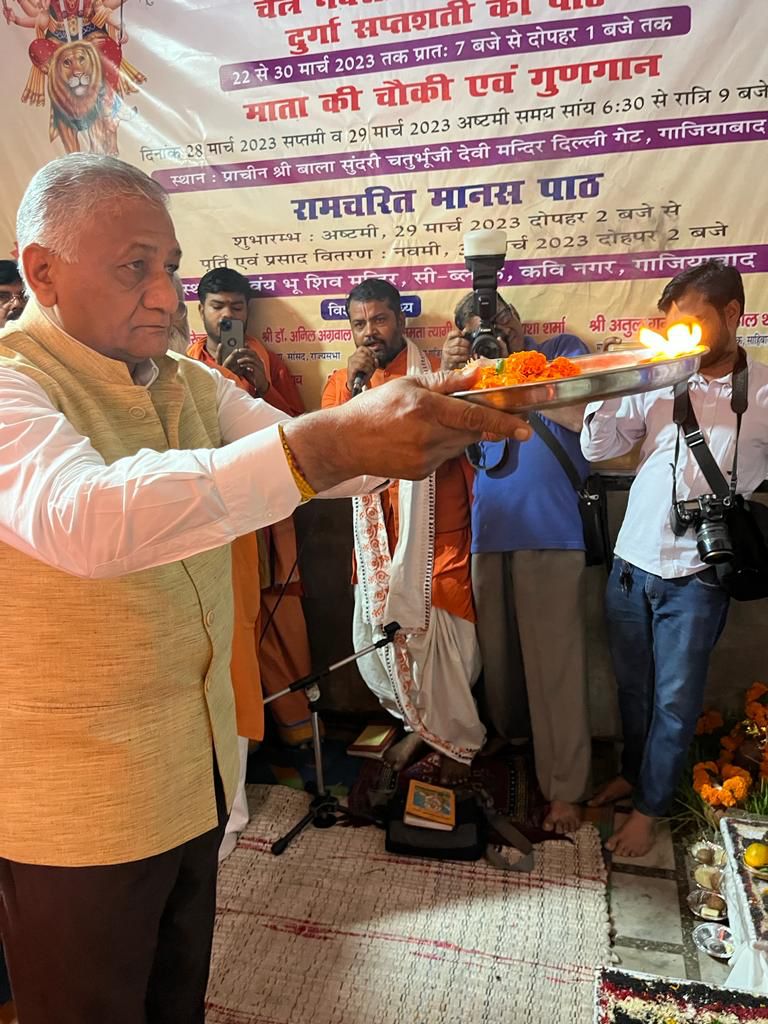 माता की चौकी व गुणगान भजन कार्यक्रम और अखंड रामचरित मानस पाठ में शामिल हुए केंद्रीय राज्यमंत्री 'जनरल डॉक्टर वी.के.सिंह' 7 117 5