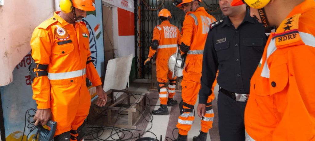 प्रशासन के दिशा निर्देश द्वारा शहर में चलाई गई आज मॉक ड्रिल 10 119 1