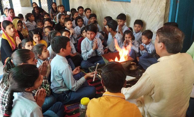 बल बुद्धि विद्या देहु मोहि, हरहु क्लेश .. 1 111 24