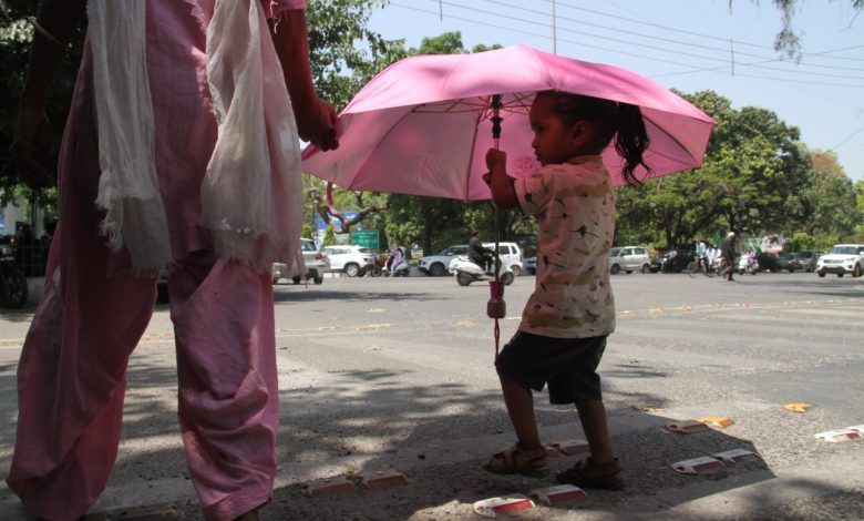 मेरठ : तापमान ने तोड़ा कई सालों का रिकॉर्ड,चिलचिलाती धूप ने किया लोगों का जीना दूभर 1 111 64