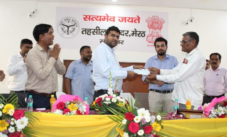 जिला अधिकारी ने किया उ प्र लेखपाल संघ भवन का शिलान्यास 1 111 66