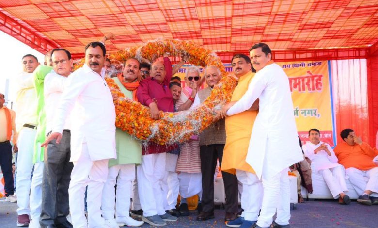 उप राज्यपाल जम्मू कश्मीर द्वारा नंद ग्राम में अमर शहीद मेजर आशाराम त्यागी की मूर्ति का अनावरण 1 111 7