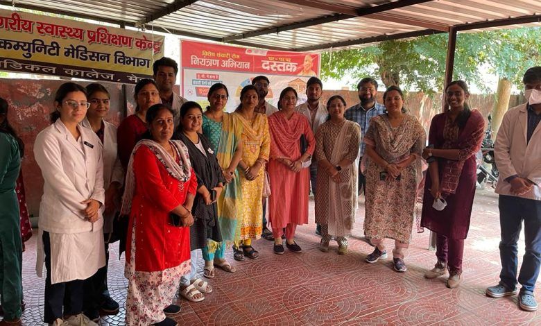 मेडिकल कॉलेज में मनाया गया मलेरिया दिवस 1 111 70