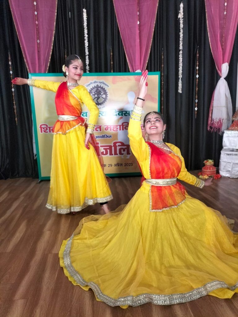 शिवांगी संगीत महाविद्यालय में विश्व नृत्य दिवस के उपलक्ष्य में नृत्यांजलि का आयोजन 2 111 76