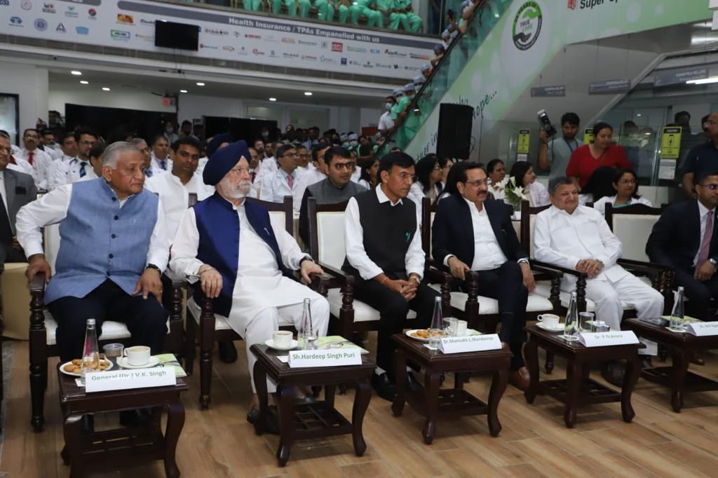 यशोदा अस्पताल में रोबोटिक सर्जरी और AI वैज्ञानिक सत्र का उद्घाटन 2 112 18