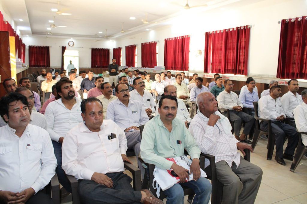 जिला अधिकारी ने किया उ प्र लेखपाल संघ भवन का शिलान्यास 4 112 33