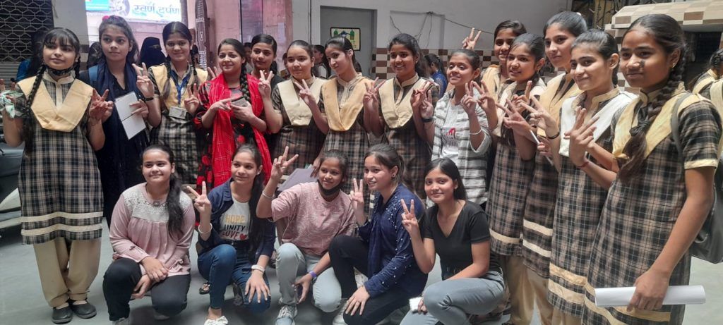 मेरठ: यूपी बोर्ड की 10वीं और 12वीं की परीक्षाओं के परिणाम आने के बाद बच्चों में खुशी की लहर 2 112 35