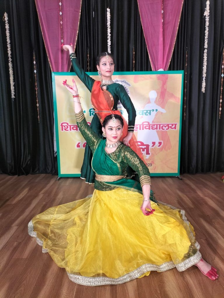 शिवांगी संगीत महाविद्यालय में विश्व नृत्य दिवस के उपलक्ष्य में नृत्यांजलि का आयोजन 3 112 38