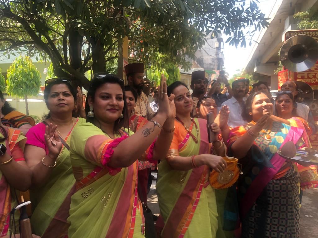 महावीर जयंती के अवसर पर धूमधाम से निकाली गई रथ यात्रा 3 112 8