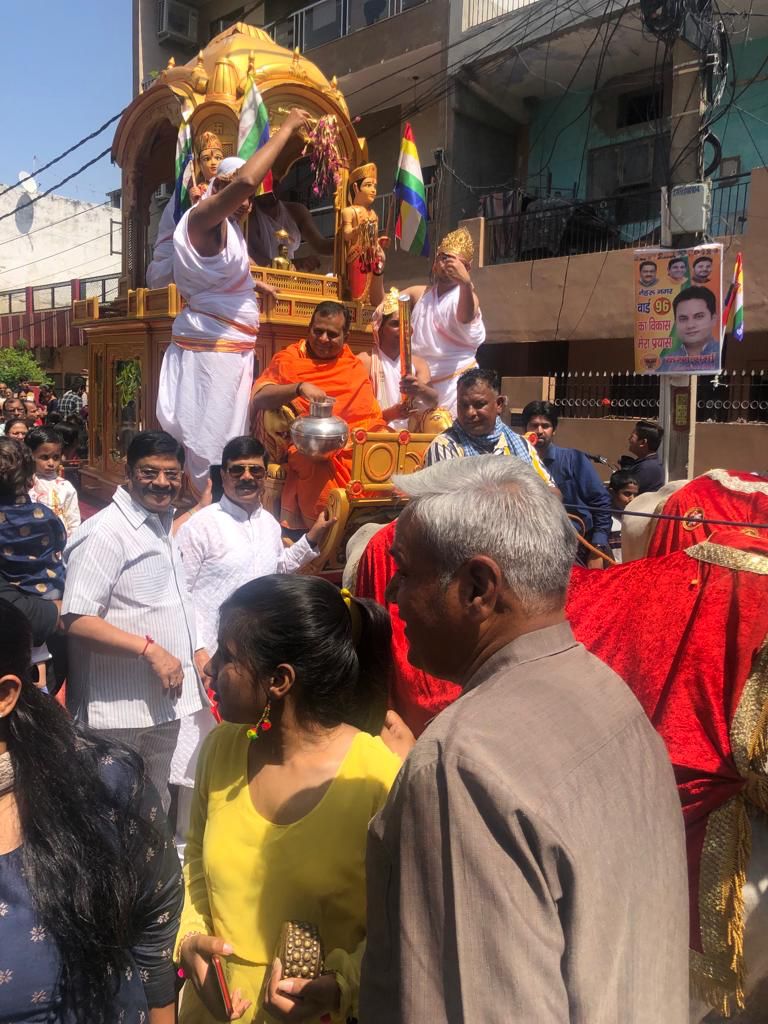 महावीर जयंती के अवसर पर धूमधाम से निकाली गई रथ यात्रा 5 113 2