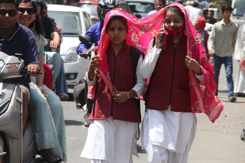 मेरठ : तापमान ने तोड़ा कई सालों का रिकॉर्ड,चिलचिलाती धूप ने किया लोगों का जीना दूभर 3 113 20