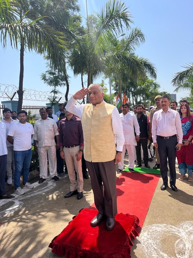 खोड़ा में पेयजल समस्या के निदान के लिए "जनरल डॉक्टर वी.के. सिंह" की बड़ी पहल 4 113 3