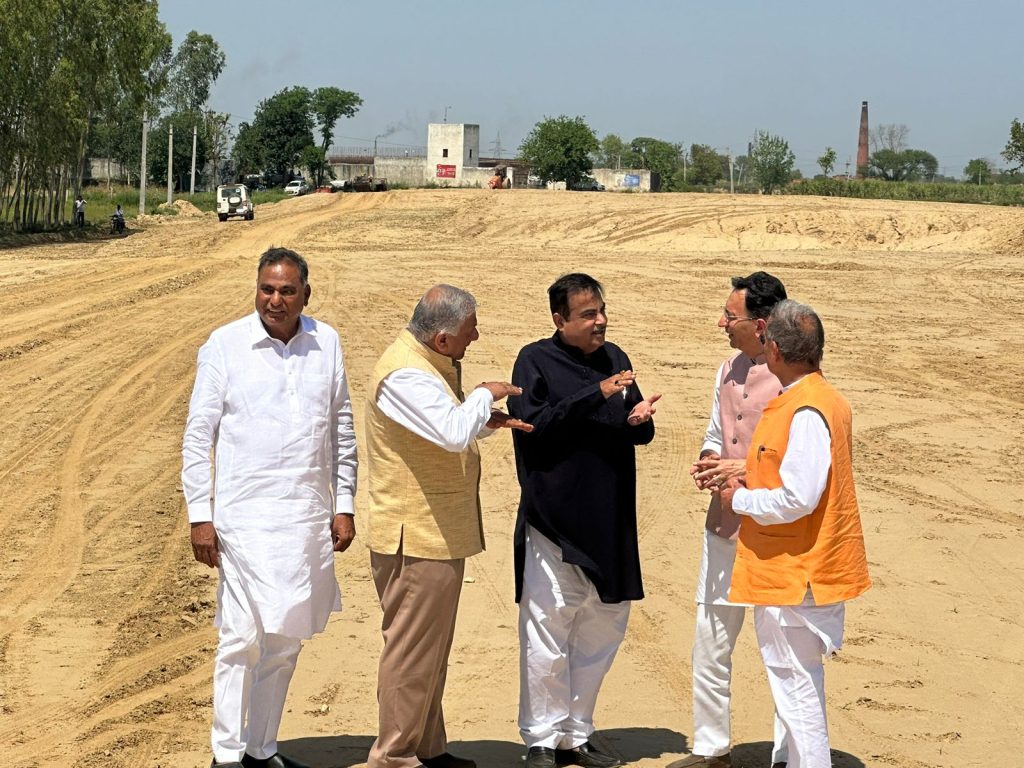 एनएचएआई के दिल्ली-देहरादून हाईवे परियोजना का केन्द्रीय मंत्री नितिन गडकरी व जनरल डॉक्टर वी.के. सिंह ने किया निरीक्षण 2 113 7