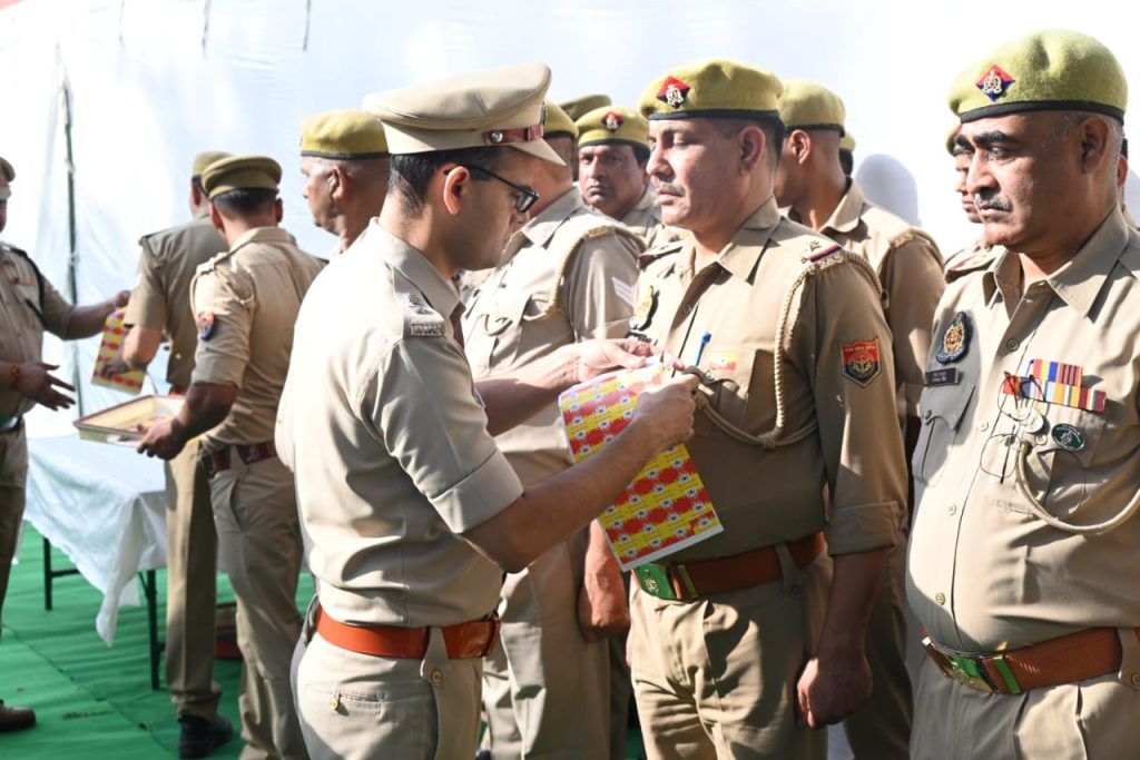 अग्निशमन सेवा स्मृति दिवस ; पुलिस लाईन मेरठ में शोक परेड का आयोजन 5 114 10