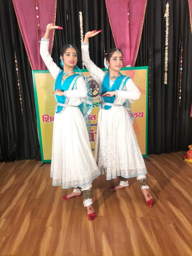 शिवांगी संगीत महाविद्यालय में विश्व नृत्य दिवस के उपलक्ष्य में नृत्यांजलि का आयोजन 6 114 16