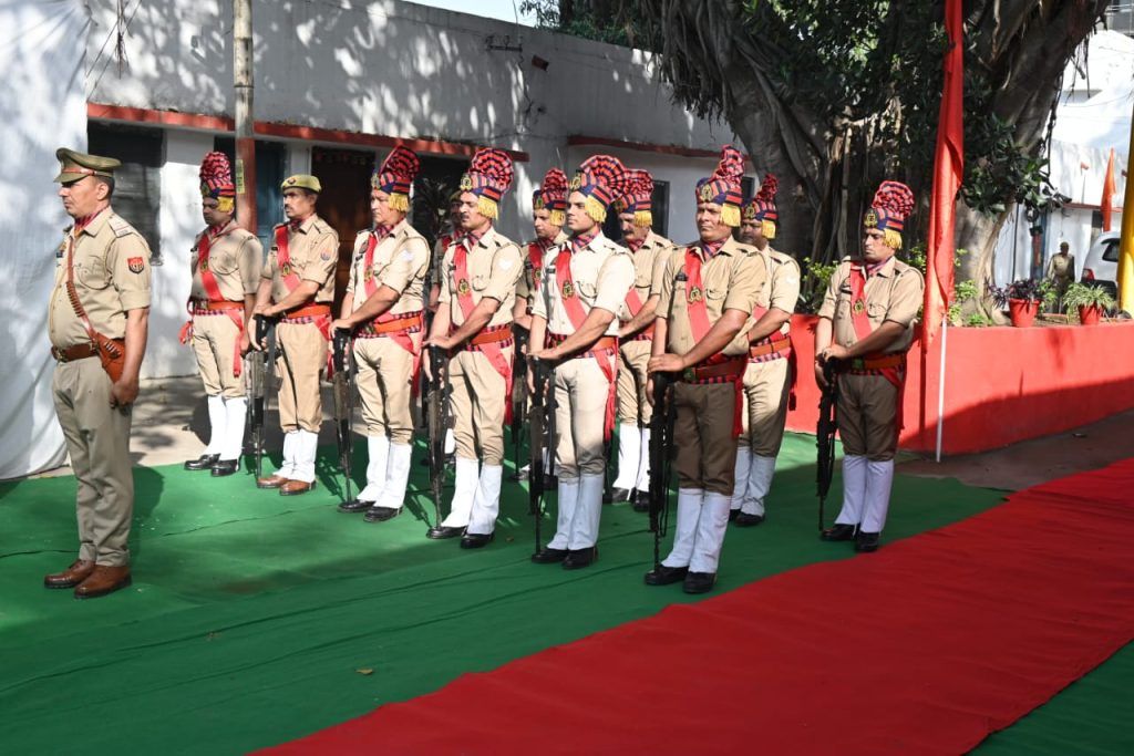 अग्निशमन सेवा स्मृति दिवस ; पुलिस लाईन मेरठ में शोक परेड का आयोजन 6 115 6