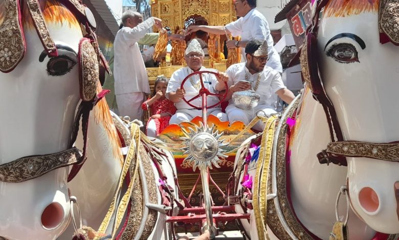महावीर जयंती के अवसर पर धूमधाम से निकाली गई रथ यात्रा 1 115